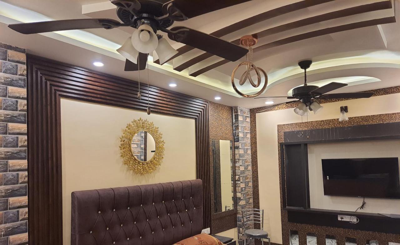 Divine Hotel & Banquet Hall ボーパール エクステリア 写真