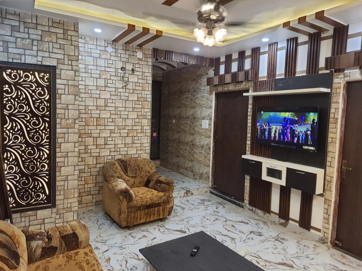 Divine Hotel & Banquet Hall ボーパール エクステリア 写真