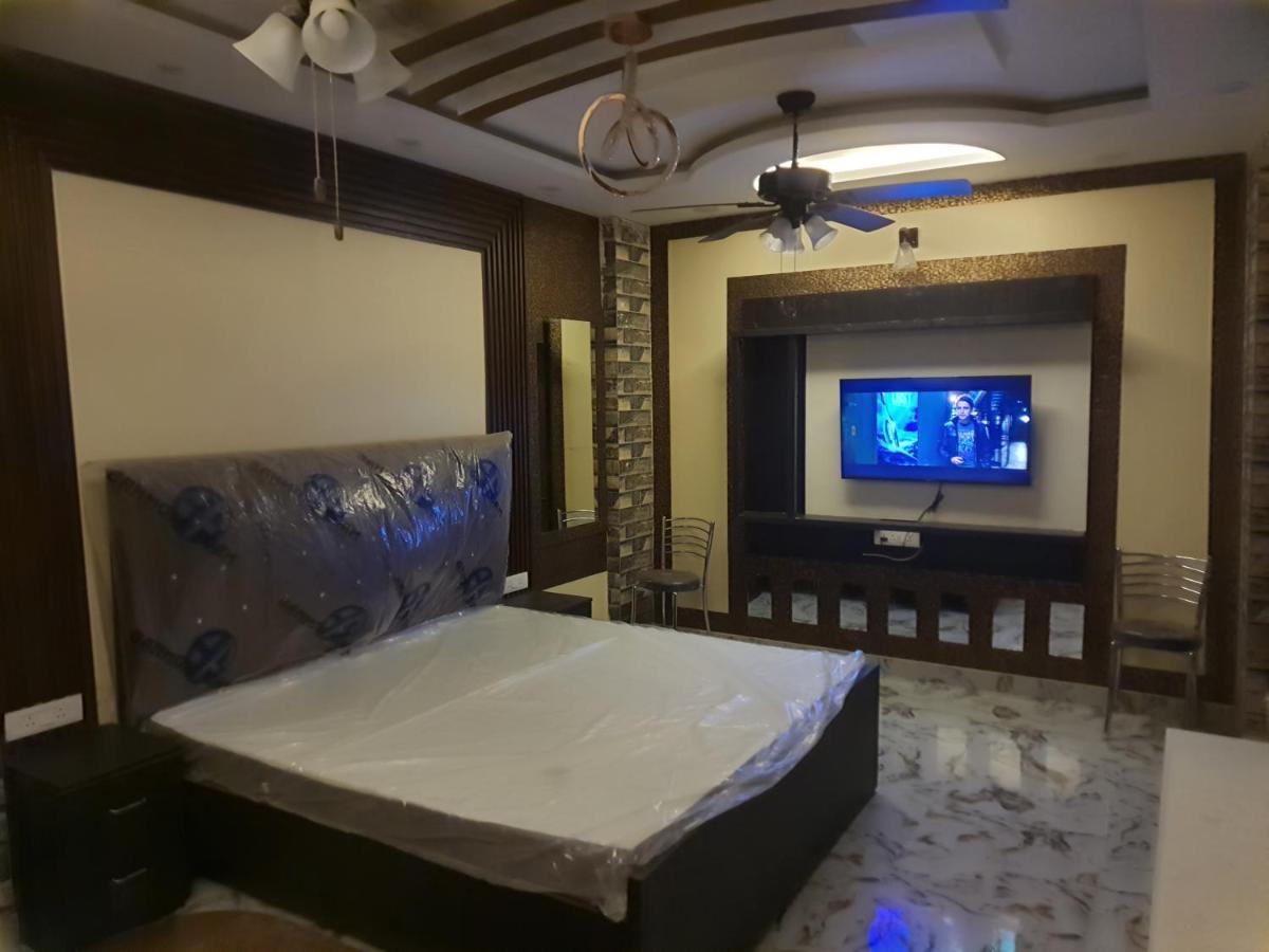 Divine Hotel & Banquet Hall ボーパール エクステリア 写真